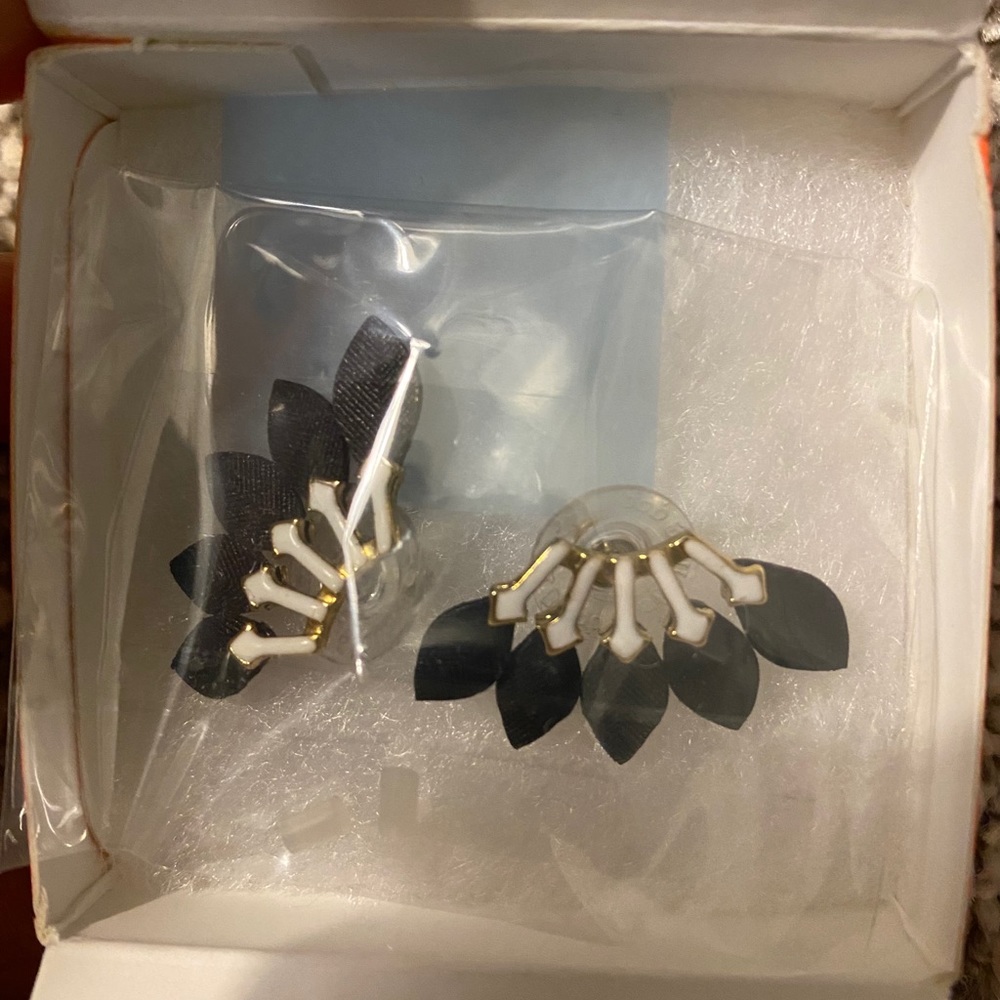 Stella & Dot Feather Stud